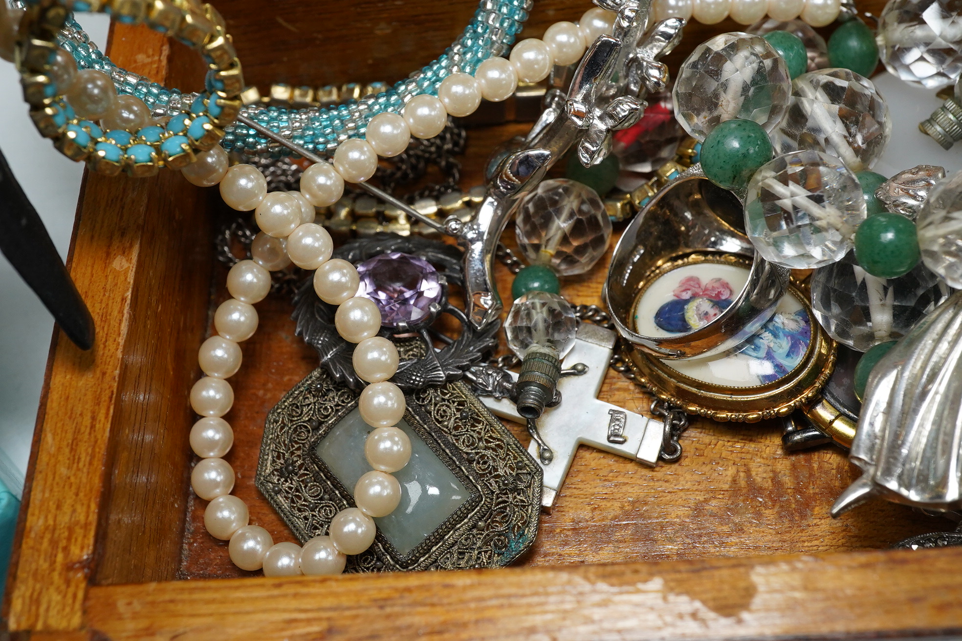 A small quantity of assorted costume jewellery including a Scottish hardstone brooch and a Tiffany & Co. folding silver mirror. Condition - fair to good